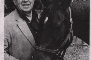 Zdjęcie zapożyczone z opracowania: Z. A. Judycki, „Panowie, Zdrowie Konia”, [w]: „Głos Katolicki”. Tygodnik polskiej emigracji, 28.02.1993, Nr 9 (1587), Rok XXXV, s. 10.